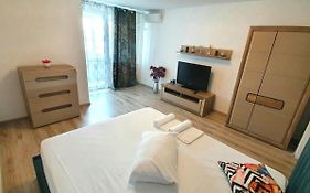 Garsoniera-STUDIO Oxygen-40mp nou DIRECT in plaminul verde al Parcului National ! Parcare privata doar cu rezervare in limita locurilor disponibile ! PROPRIETATE IN REGIM HOTELIEP - NU ARE BUCATARIE !